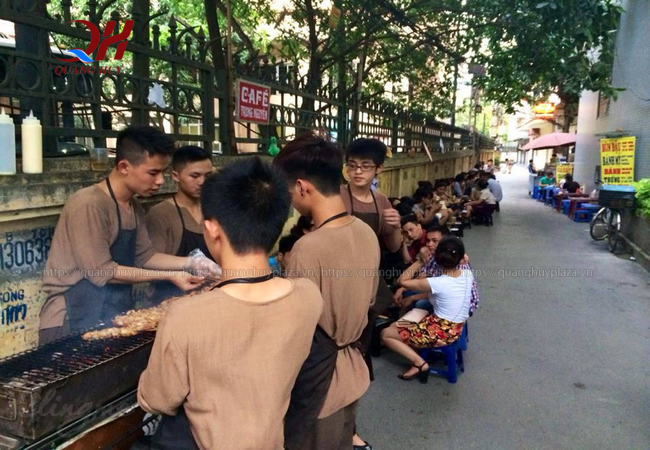 Bánh mì chùa láng được rất nhiều bạn trẻ tại Hà Nội yêu thích Bánh mì chùa láng được rất nhiều bạn trẻ tại Hà Nội yêu thích