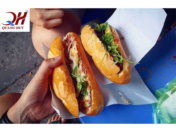Thưởng thức bánh mì thịt ngon ở Sài Gòn Thưởng thức bánh mì thịt ngon ở Sài Gòn