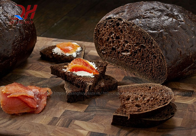 Việc ăn bánh mì kết hợp với những bữa ăn hàng ngày sẽ dễ dàng hơn Việc ăn bánh mì kết hợp với những bữa ăn hàng ngày sẽ dễ dàng hơn