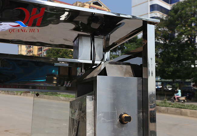 Xe được trang bị mái che thời tiết Xe được trang bị mái che thời tiết