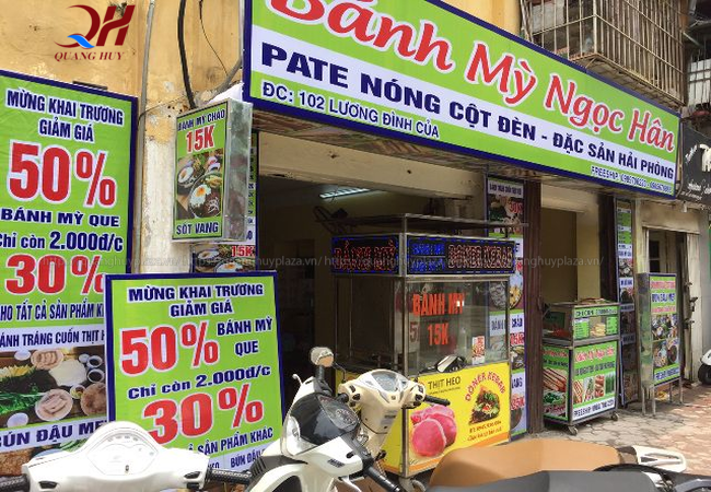 Có rất nhiều cửa hàng kinh doanh được mở ra nên cạnh tranh ngày một lớn Có rất nhiều cửa hàng kinh doanh được mở ra nên cạnh tranh ngày một lớn