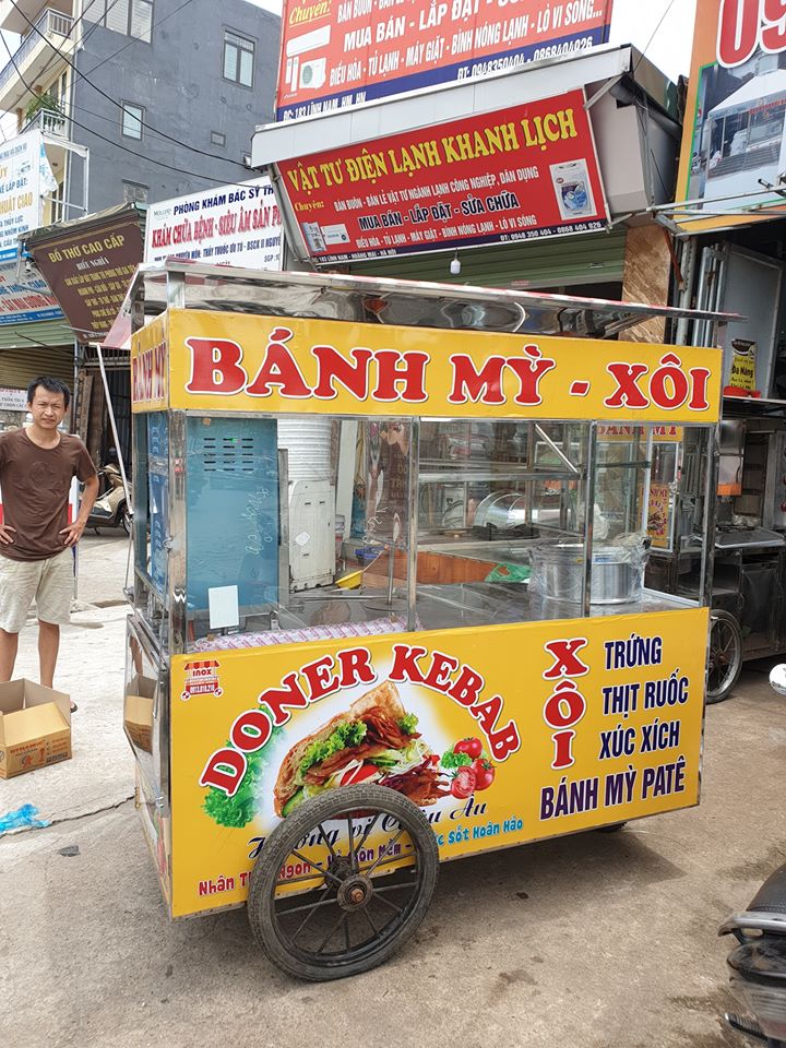 Xe bán xôi bánh mì kết hợp tiện lợi