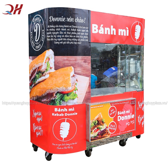 Chiếc xe này vẫn có những chi tiết đi kèm như một " cửa hàng lưu động " tiện ích Chiếc xe này vẫn có những chi tiết đi kèm như một " cửa hàng lưu động " tiện ích