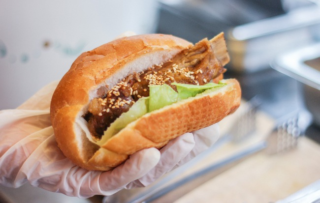 Bánh mì sườn cây vừa nhìn đã thấy ngon rồi!