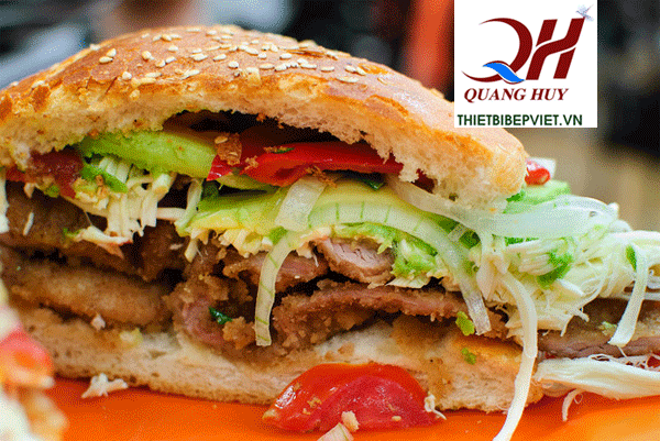 Bạn có biết bánh mì Doner Kebab ngon 1 phần đến từ thịt nướng đấy!