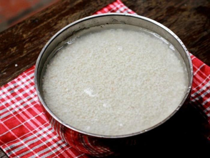 Nên ngâm gạo nếp trước khi nấu khoảng 30-40 phút
