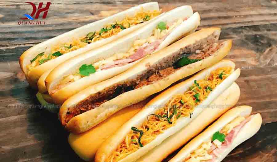 Nhờ có chiếc lò sấy này mà bánh sẽ luôn nóng hổi thơm ngon khi đến tay thực khách