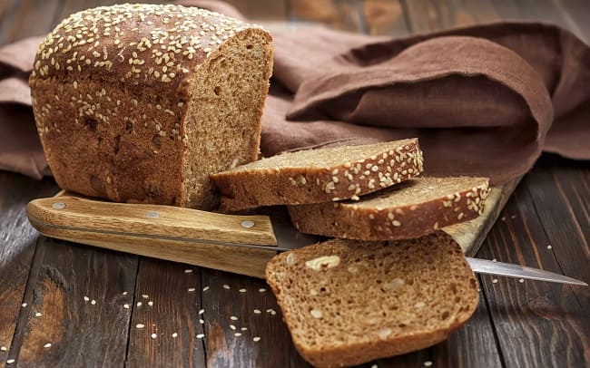 Bánh mì đen có hàm lượng calo thấp thích hợp để giảm cân