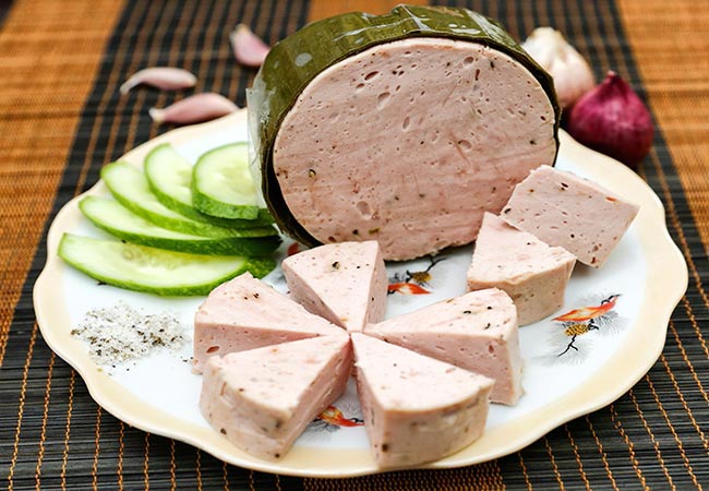 Miếng chả giò mềm, thơm mùi mắm Món giò lụa ngon thơm mùi thịt và mắm