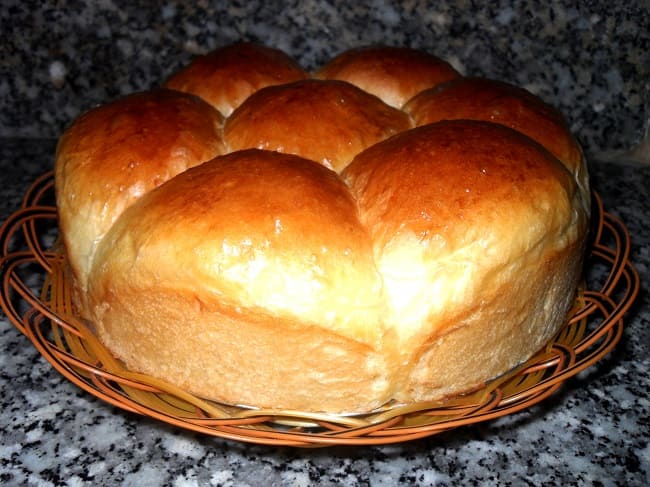 Tạo hình bánh mì và nướng bánh chín đều