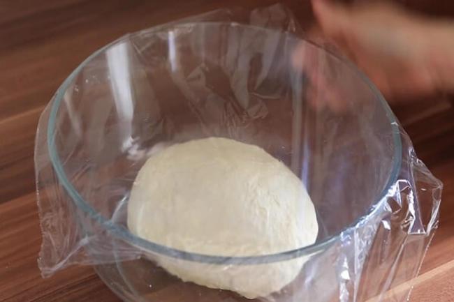 Công đoạn ủ bột làm bánh