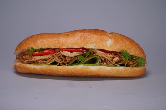 Bánh mì bì là món đặc sản lâu đời ở Sài Gòn
