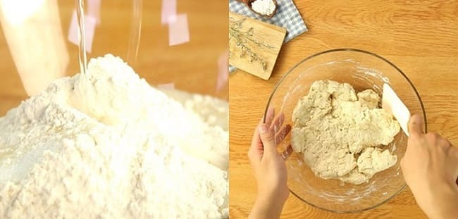 Trộn bột làm bánh mì