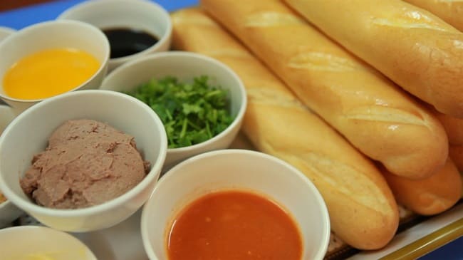 Nguyên liệu cho bánh mì que Đà Nẵng
