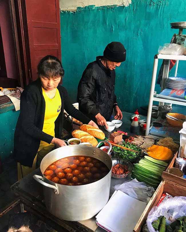 Quán bánh mì xíu mại Hồng
