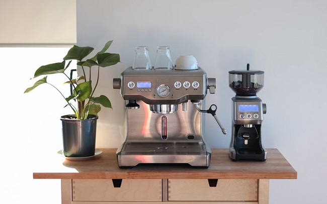 Máy pha cà phê Breville 920 có khả năng tự điều chỉnh áp suất bơm nước