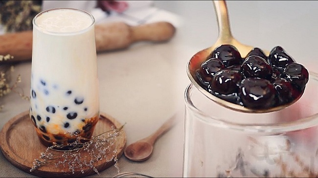 Trân châu đường đen là topping không thể thiếu của món trà sữa thơm ngon