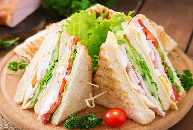 ăn sandwich kèm thực phẩm ít béo