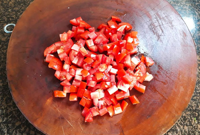cắt cà chua dạng hạt lựu