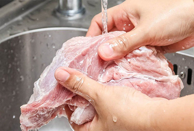 rửa sạch thịt