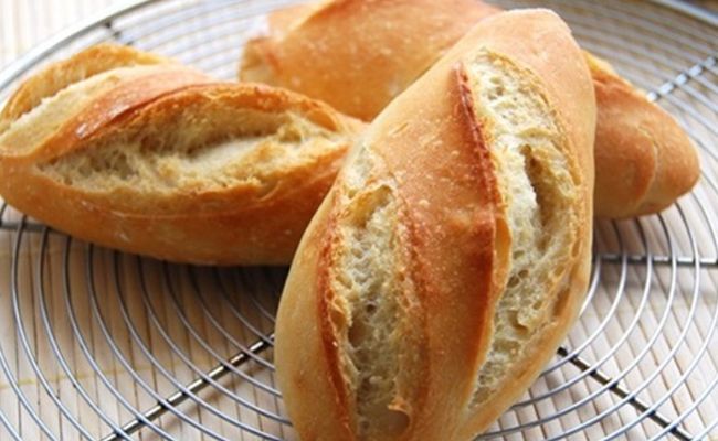 Cách chống say xe bằng bánh mì